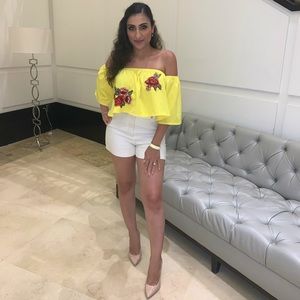 Beautiful yellow summery crop top